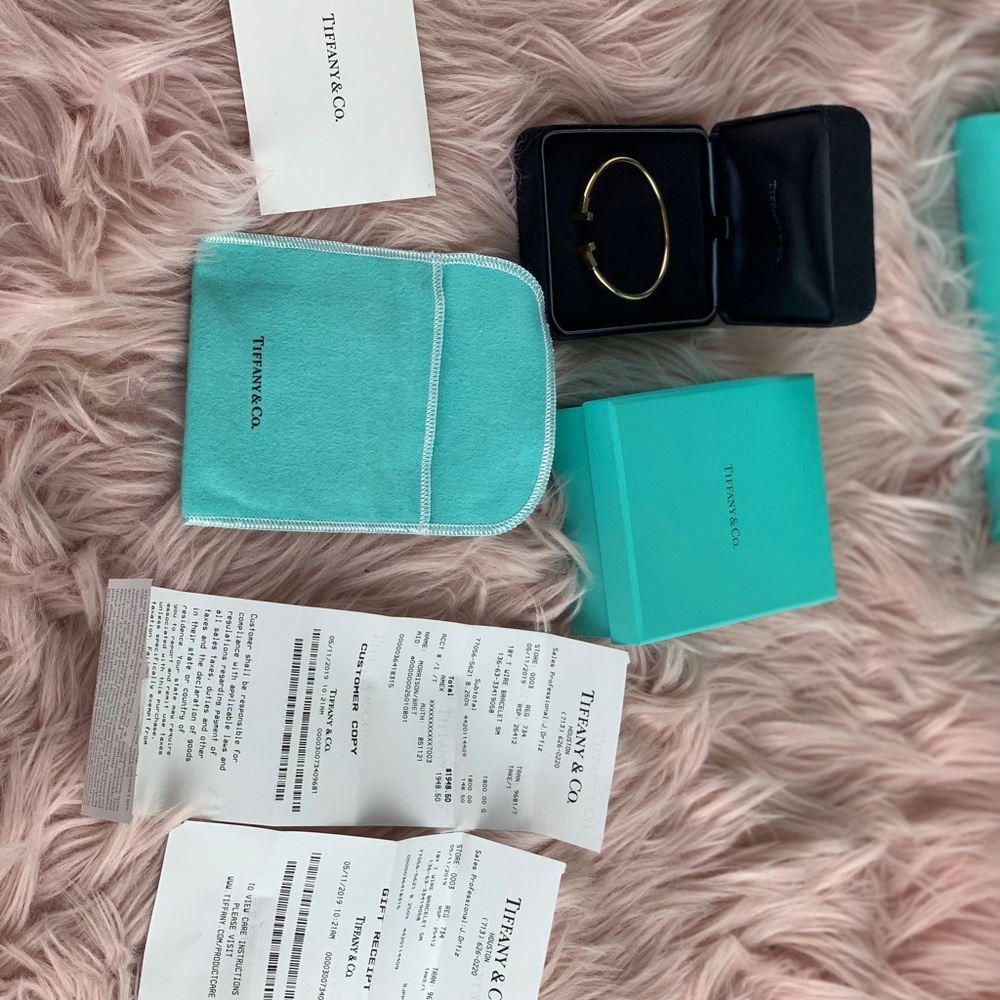 Tiffany & Co. t wire bracelet gold